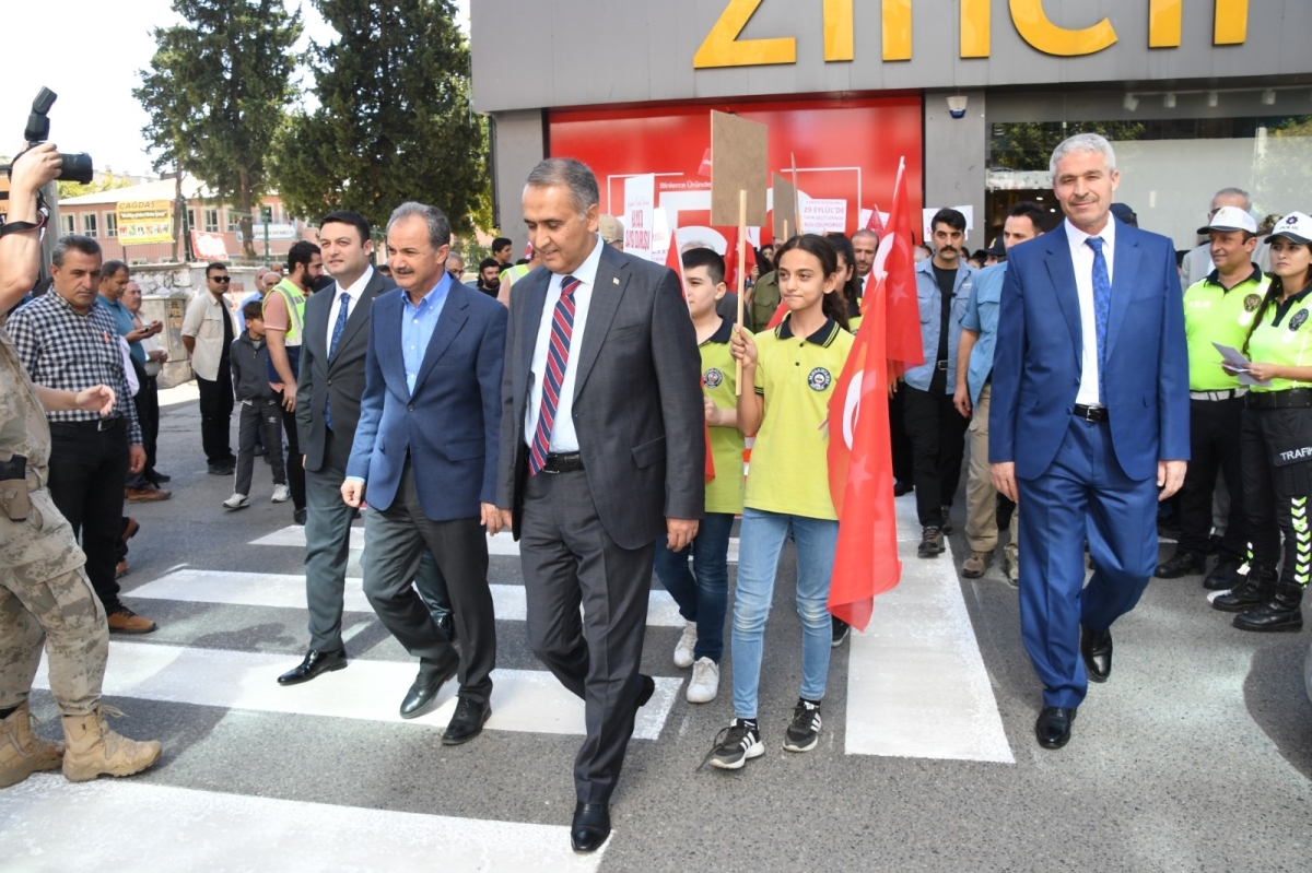 Adıyaman’da 'Yayalara Öncelik Duruşu, Hayata Saygı Duruşu' - Videolu Haber