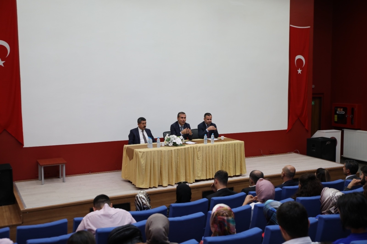 Fikret Keleş; Gönüllü gençlerle değerlendirme toplantısı yaptı