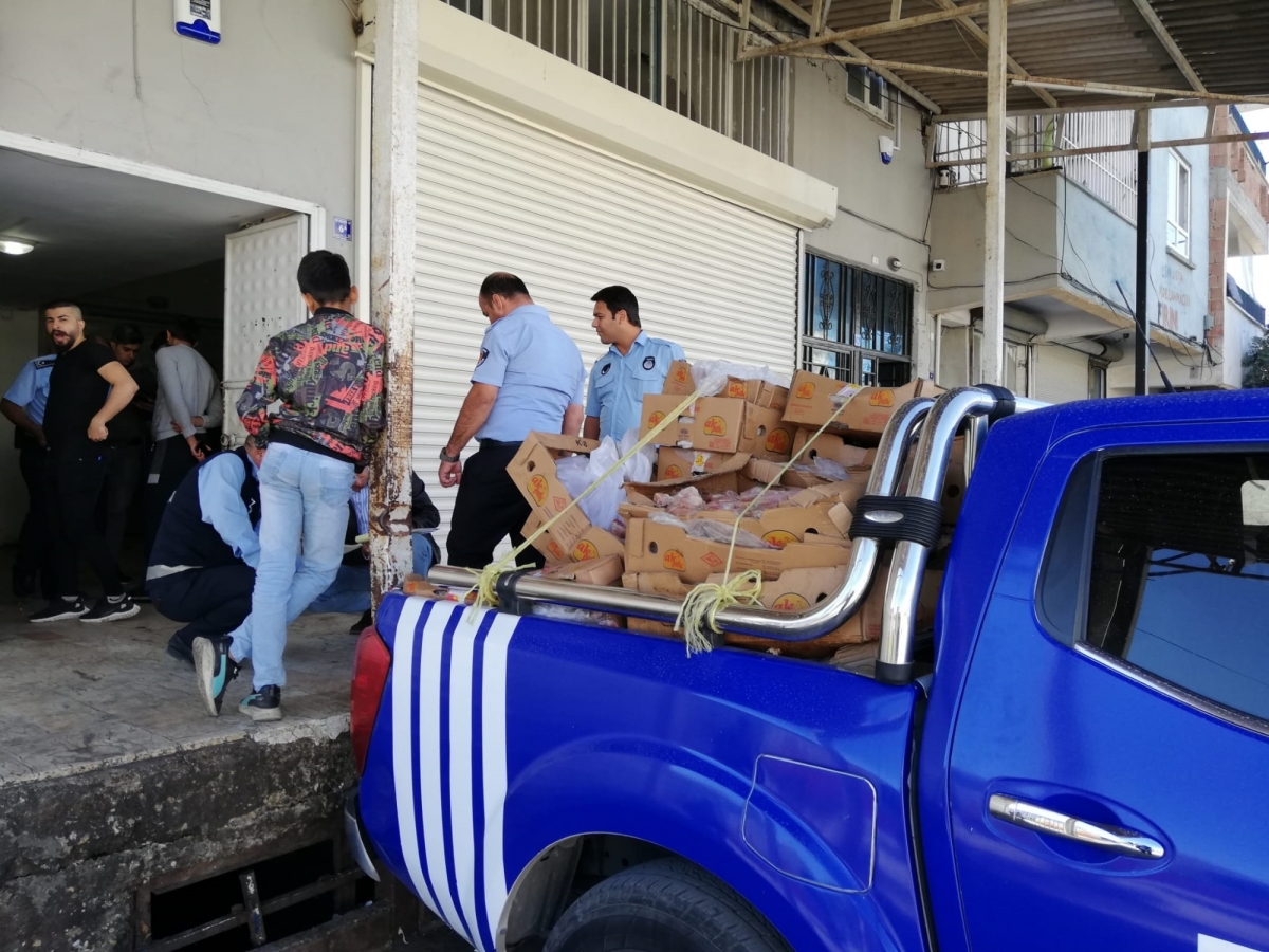 Şanlıurfa’da  1 ton bozuk tavuk eti ele geçirdi - Videolu Haber