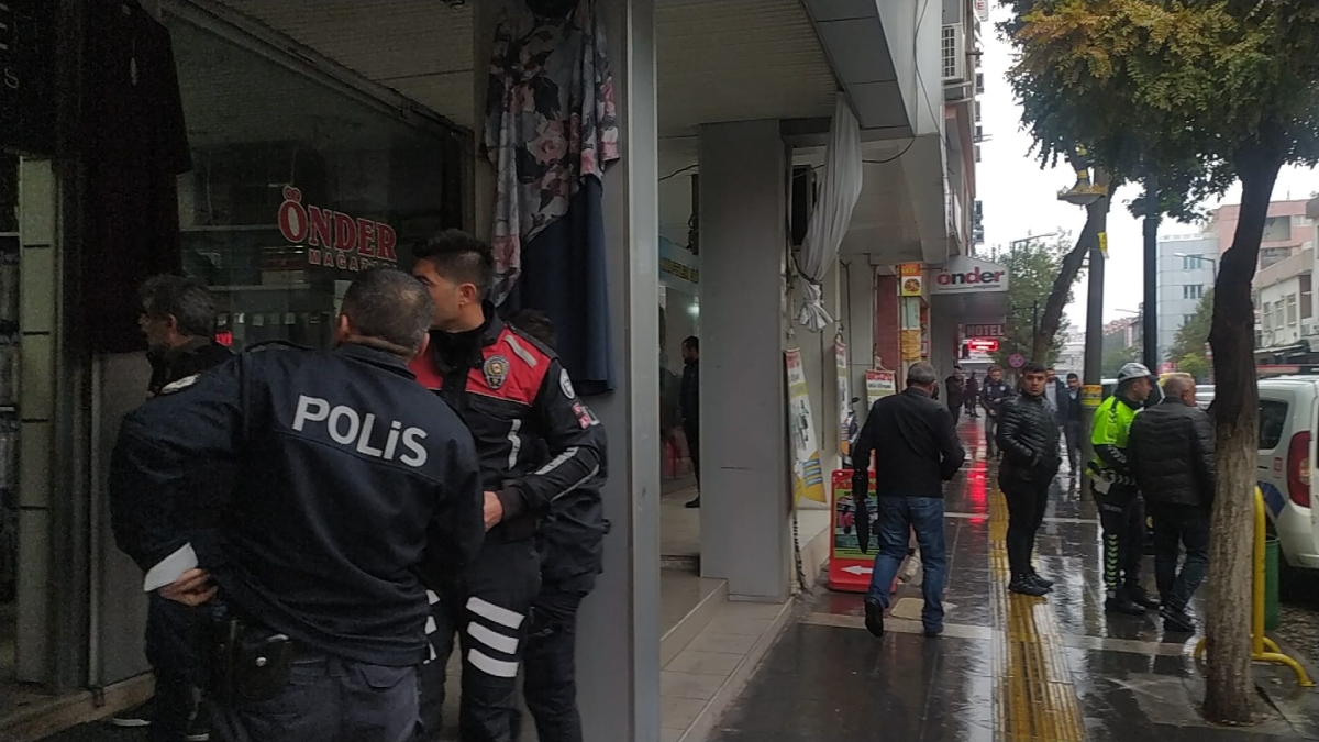 Esnafların kavgasını polis ekipleri engelledi 