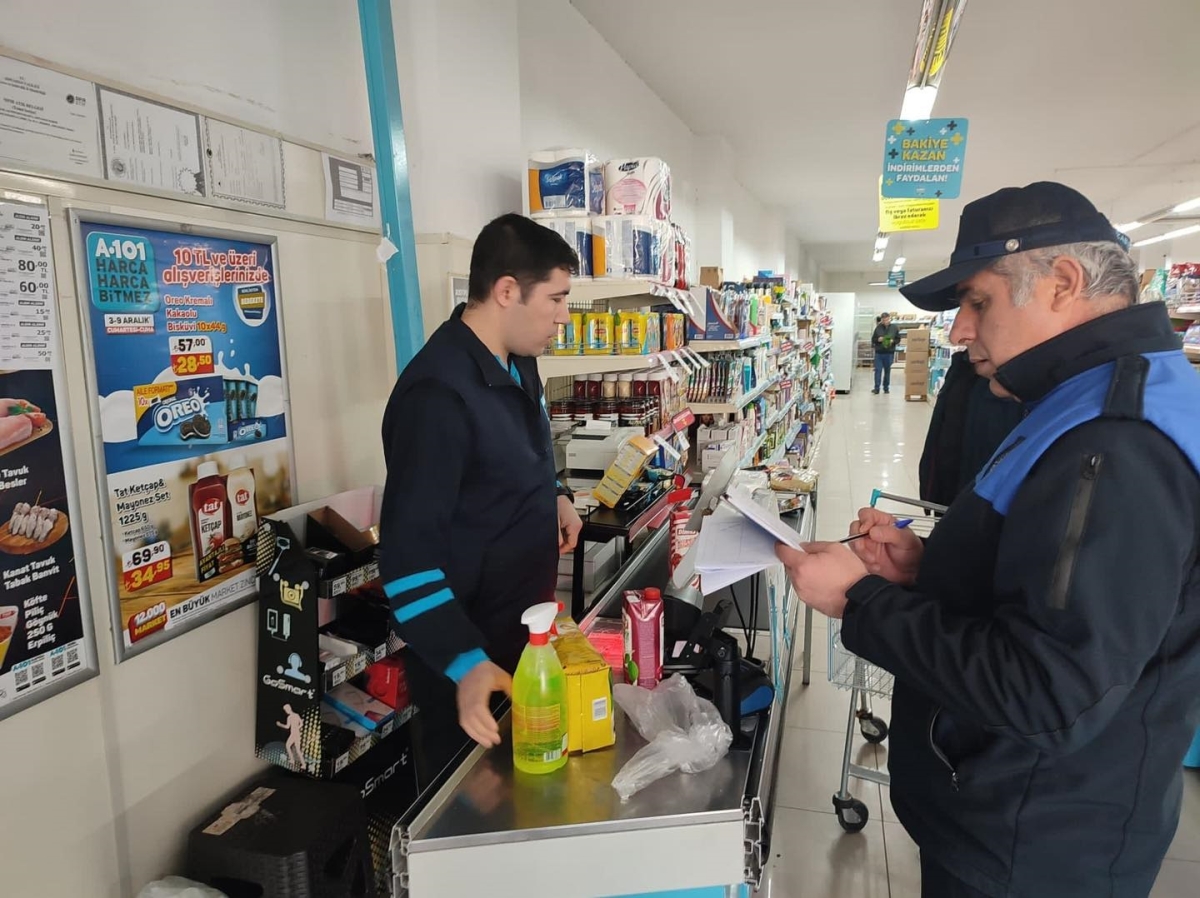 Zabıta ekiplerinden market denetimi