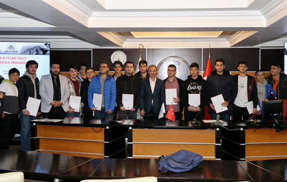 Gençler pilotluk sertifikalarını Başkan Kılınç’tan aldı