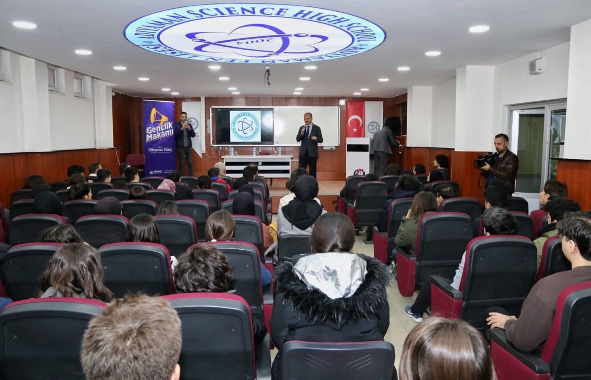 Başkan Kılınç, geleceğin teminatı gençlerle eğitim yuvalarında buluşuyor  