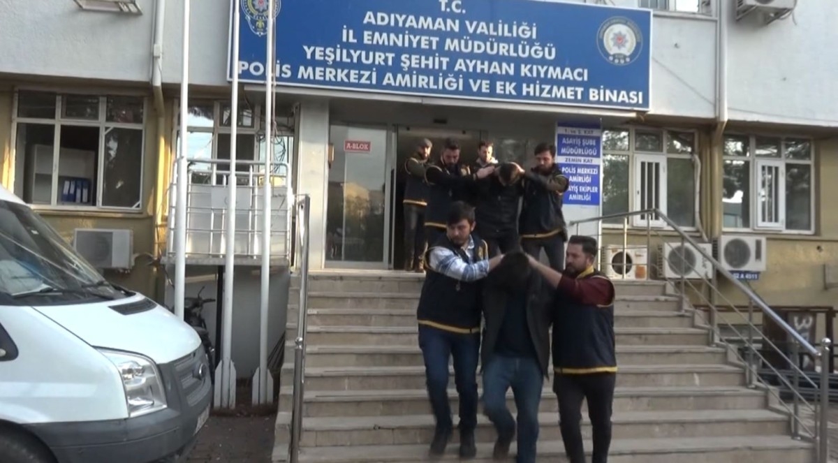 Güvenlik kamerasına yansıyan silahlı kavgada 2 kişi tutuklandı