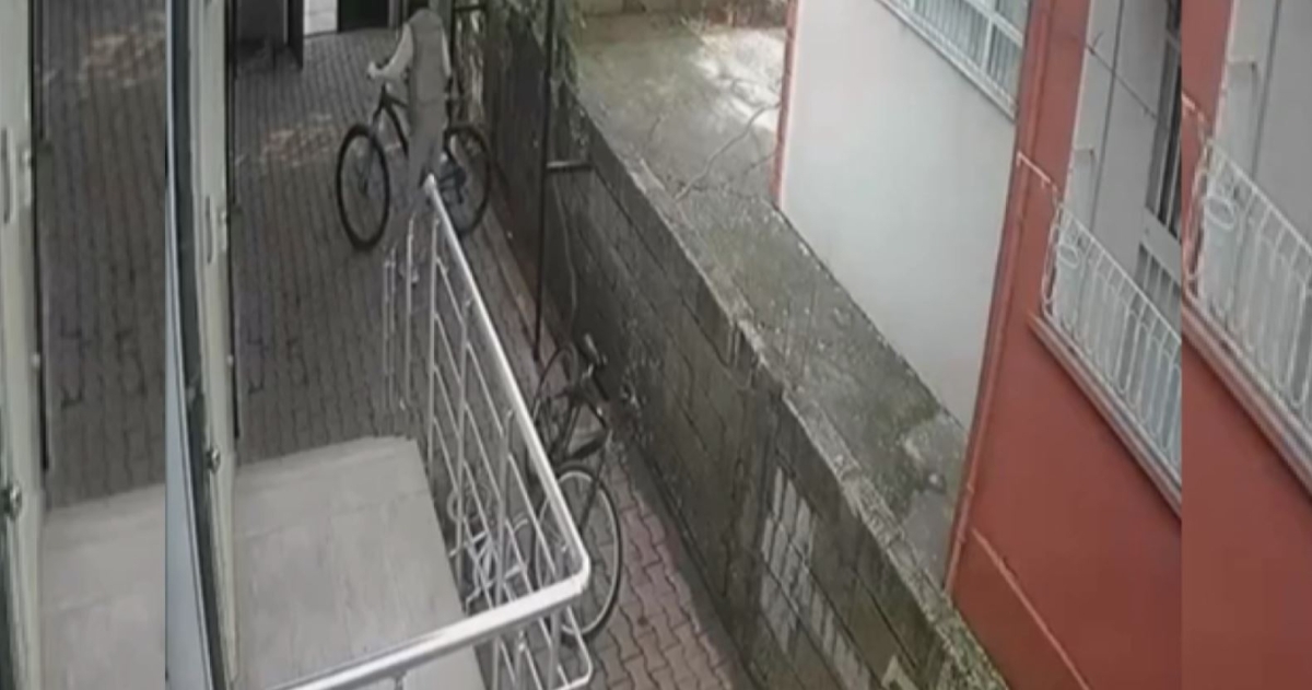 Yüzü maskeli bisiklet hırsızlığı şüphelisi yakalandı  - Videolu Haber