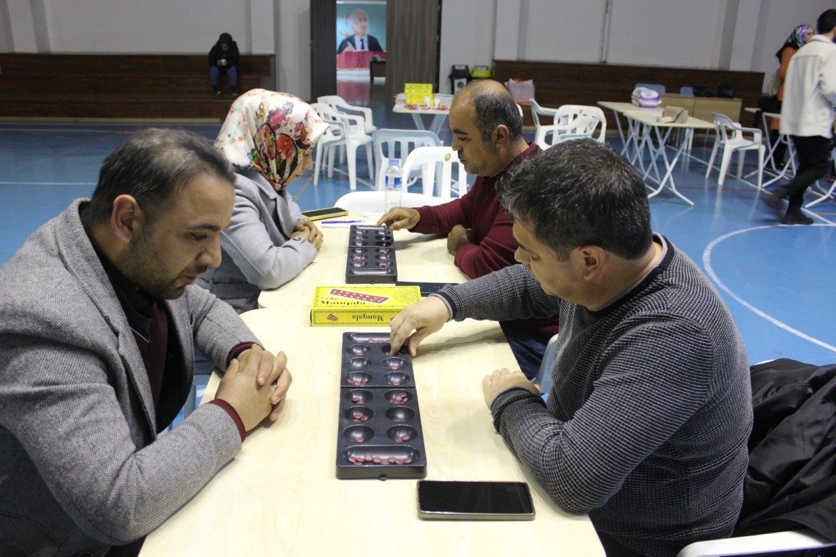 Öğretmenler arası mangala turnuvası düzenlendi