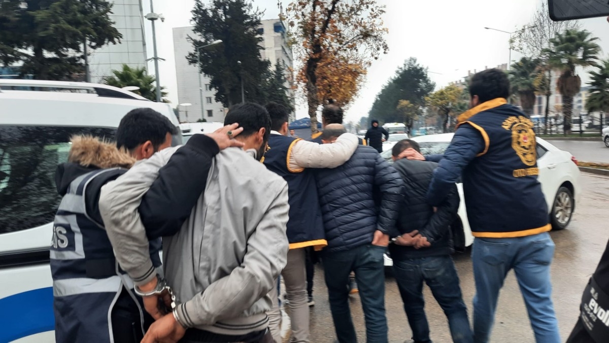 Kombi hırsızlık şüphelisi 5 kişi adliyeye sevk edildi 