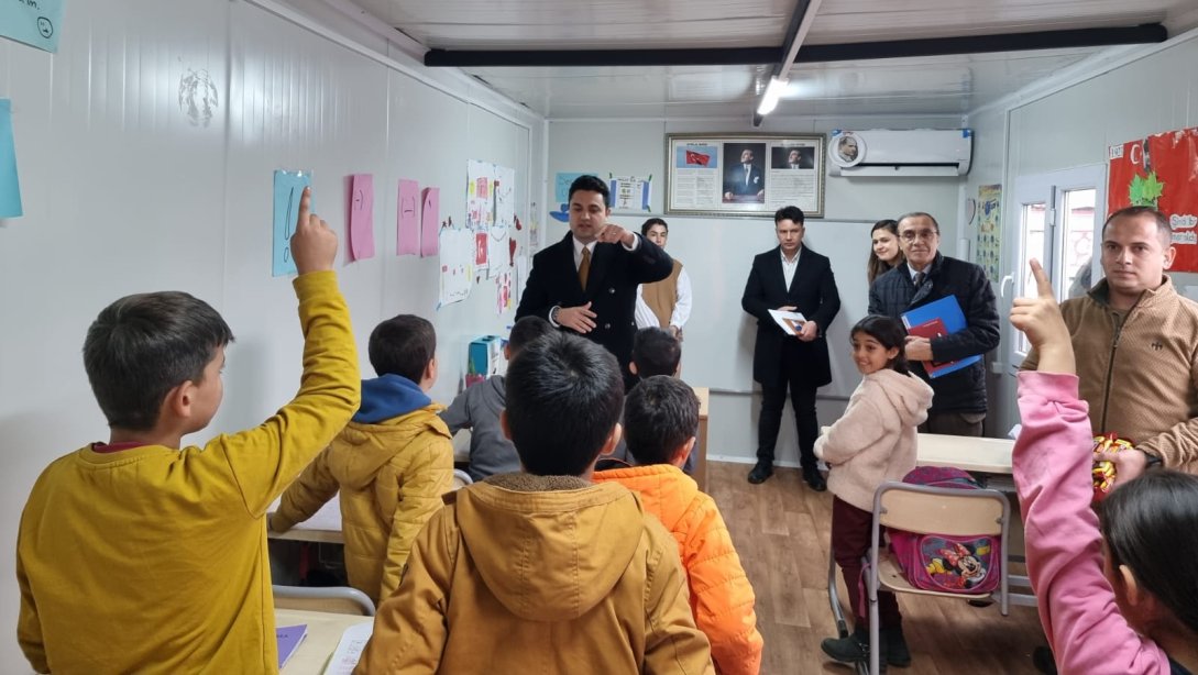 Kaymakam Seyhan Okul Ziyaretlerini Sürdürüyor