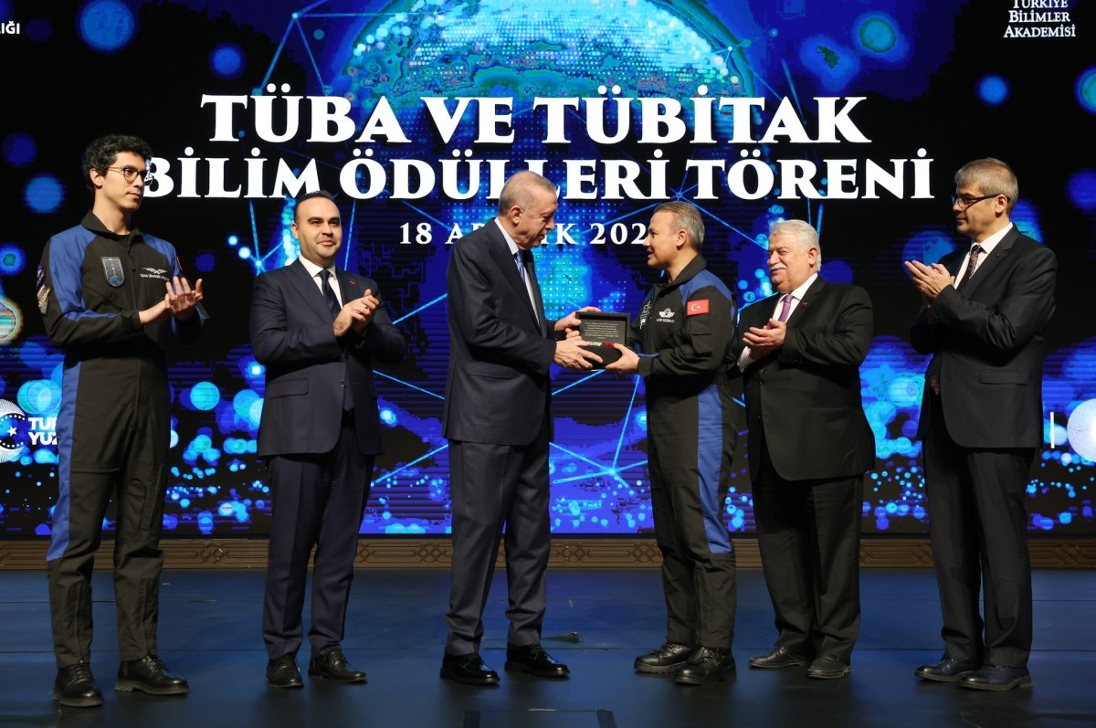 Cumhurbaşkanı Erdoğan: 'Millet olarak ufkumuzu 782 bin kilometrekare ile sınırlandıramayız'