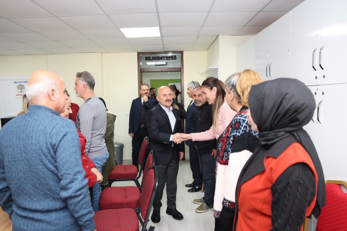 Vali Varol, Şehit Rıza Fırat İlk ve Ortaokulu Öğretmenleriyle buluştu