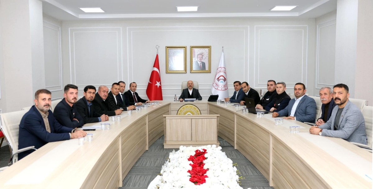 Vali Dr. Osman Varol, muhtarlarla buluştu: 'En iyi hizmeti sunmak için çalışıyoruz'