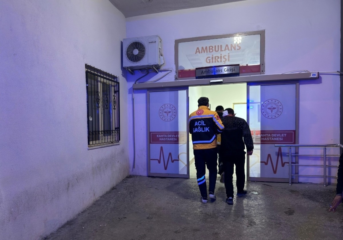 Kahta'da bıçaklı ve sopalı kavga: 2 yaralı